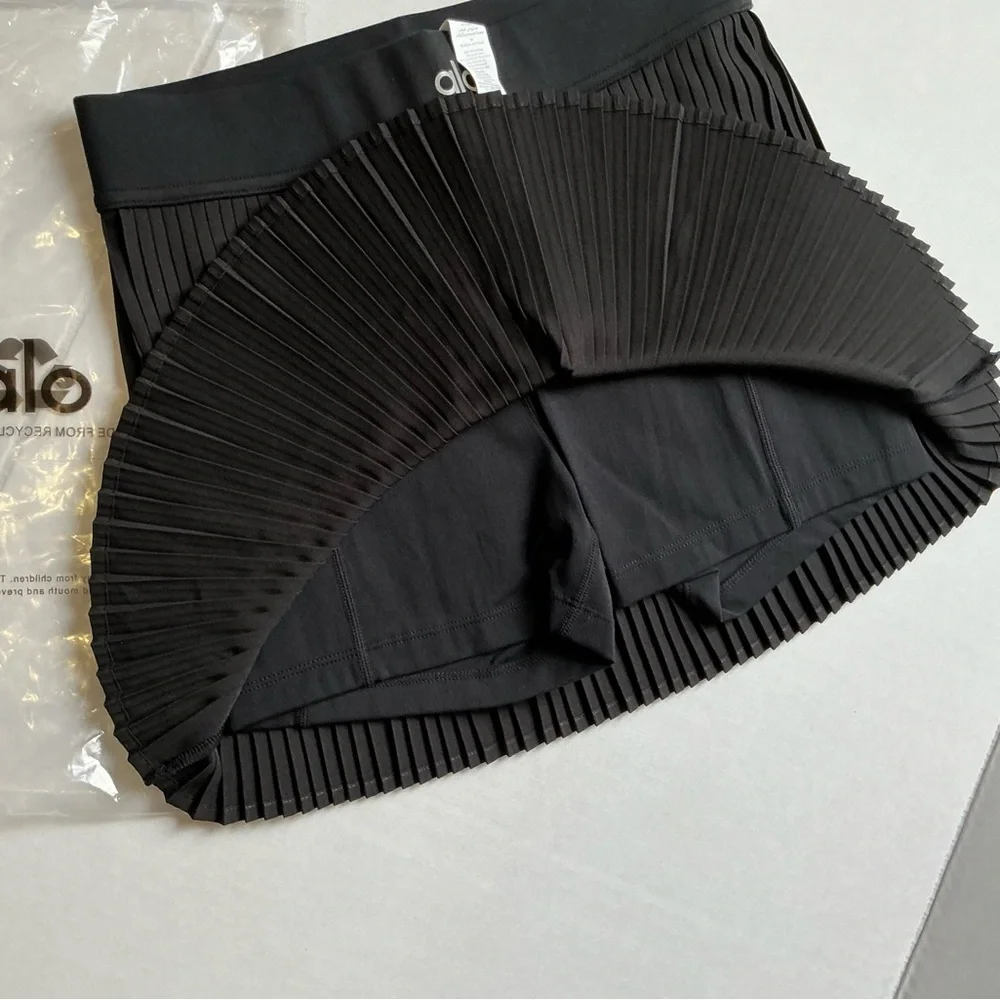 ALO grad slam Black Pleated Skirt Sz M